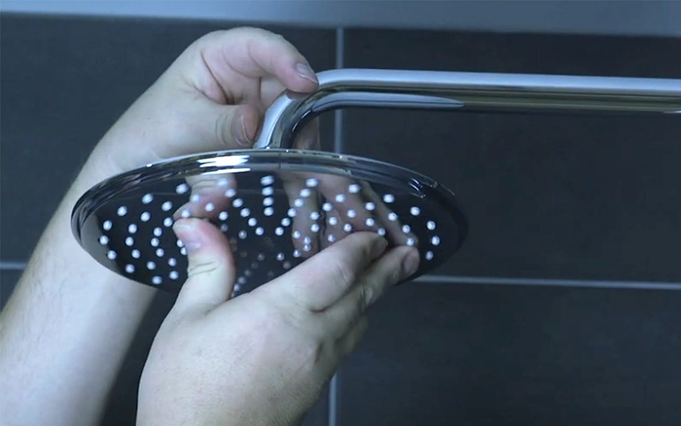 Прикрепване на главата на душа